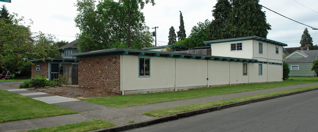 Cherry Blossom Apartments in Corvallis, OR - Building Photo - Building Photo