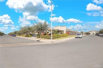 18 Myrtle Beach Ave in McAllen, TX - Building Photo - Building Photo