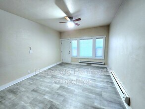 2305 6th St in Bremerton, WA - Building Photo - Building Photo