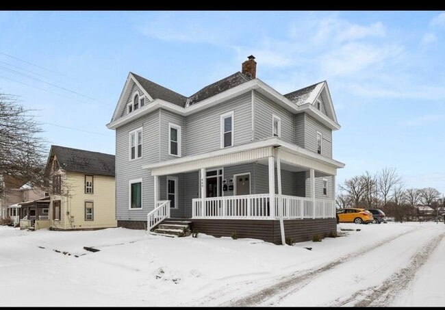 469 Cleveland Ave, Unit 2 in Ashland, OH - Foto de edificio - Building Photo