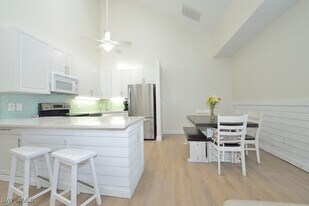 4325 Covey Cir in Naples, FL - Building Photo