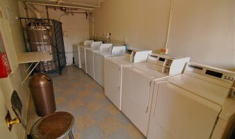 13855 Oxnard St in Van Nuys, CA - Building Photo - Interior Photo
