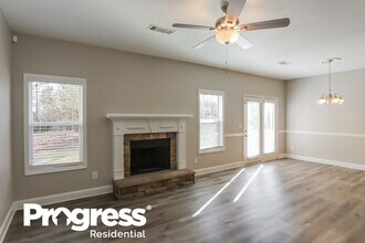 1990 Lily Valley Dr in Lawrenceville, GA - Foto de edificio - Building Photo