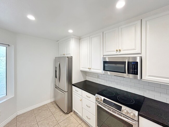 3525 Lebon Dr in San Diego, CA - Building Photo - Building Photo