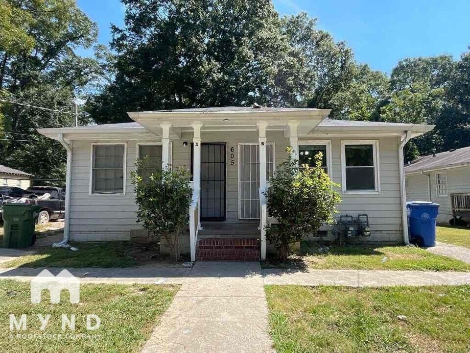 605 Cedar Ave NW in Atlanta, GA - Building Photo