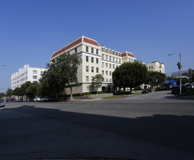 Chateau Chaumont Apartments in Los Angeles, CA - Building Photo - Building Photo