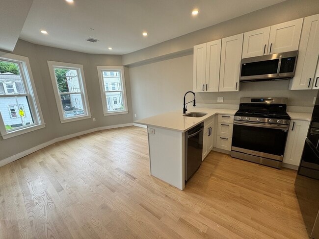 272 E Cottage St, Unit 2