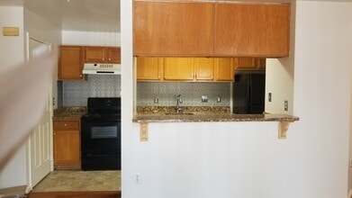 2040 Alice Ave, Unit 201 in Oxon Hill, MD - Building Photo - Building Photo