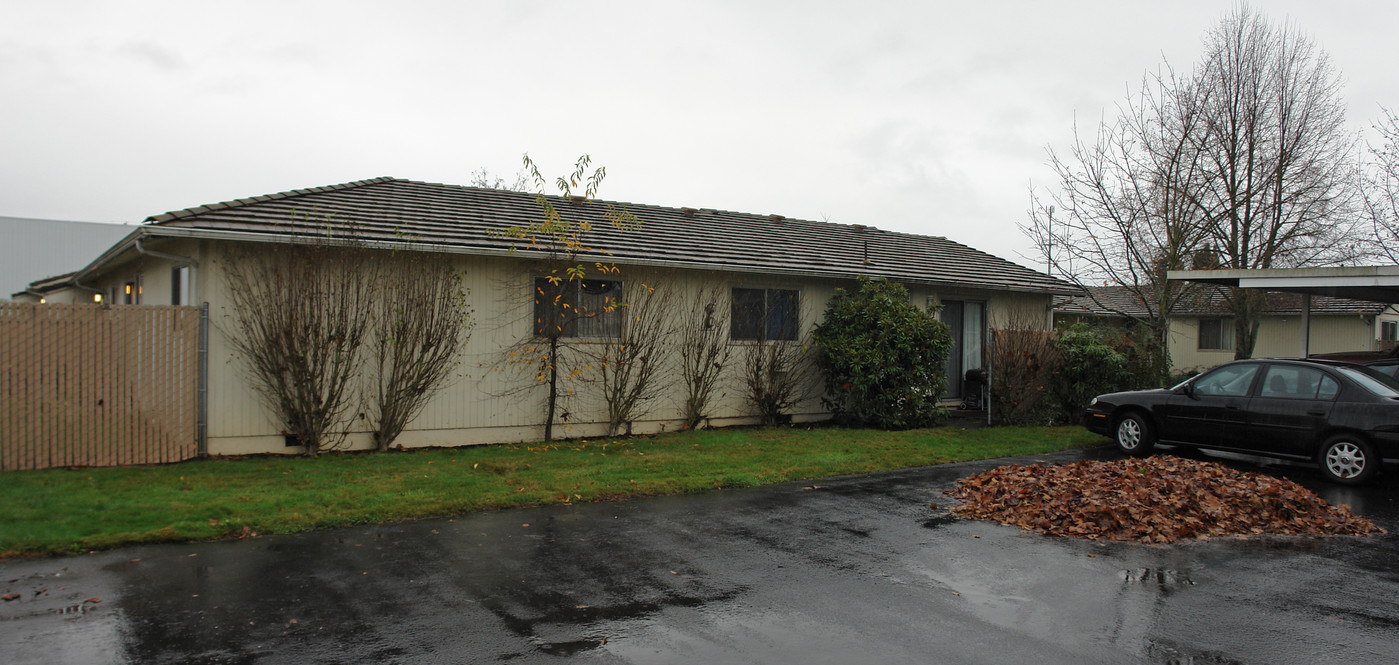 Hollywood Park Apartments in Salem, OR - Building Photo