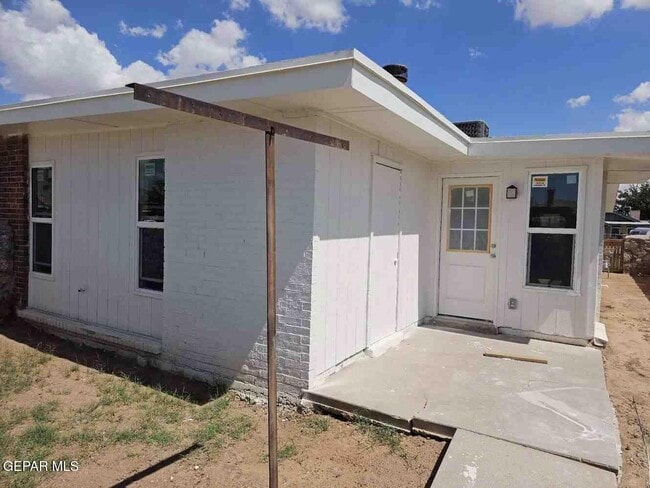 6037 Morning Glory Cir in El Paso, TX - Building Photo - Building Photo