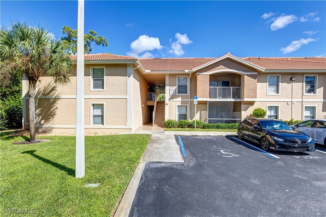 8285 Ibis Club Dr in Naples, FL - Building Photo