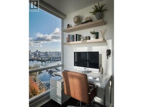 1077 Marinaside Crescent in Vancouver, BC - Building Photo - Building Photo