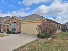6256 Chalk Hollow Dr in Fort Worth, TX - Building Photo - Building Photo