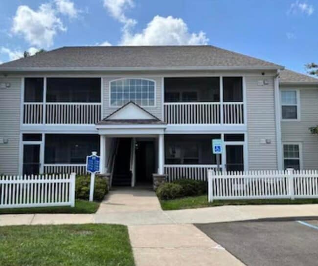 property at 2782 S Knightsbridge Cir