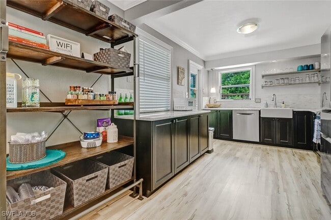 property at 1081 Hollygate Ln