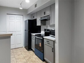 11133 SW 8th St in Pembroke Pines, FL - Building Photo - Building Photo