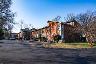 Graham Square Apartments in Memphis, TN - Building Photo - Building Photo