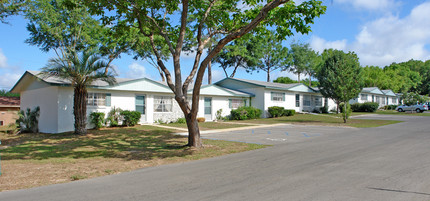 Oakridge Townhouses in Tallahassee, FL - Building Photo - Building Photo