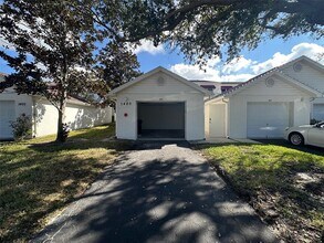 1420 Water View Dr W in Largo, FL - Building Photo - Building Photo
