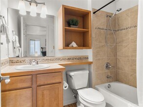 13511 97th Ave E, Unit 304 in Puyallup, WA - Foto de edificio - Building Photo