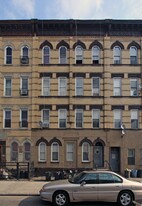 727 Knickerbocker Ave in Brooklyn, NY - Building Photo