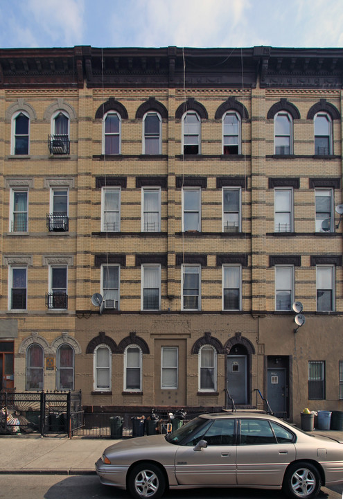 727 Knickerbocker Ave in Brooklyn, NY - Building Photo