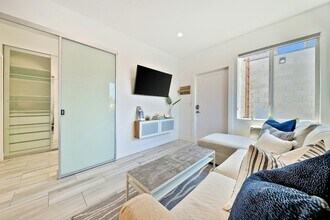 732 Ventura Pl in San Diego, CA - Building Photo - Building Photo