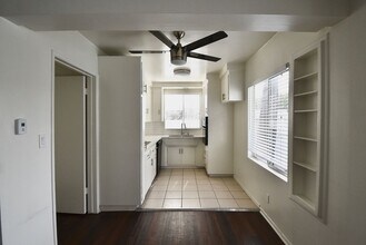5230 Vesper Ave in Los Angeles, CA - Building Photo - Building Photo