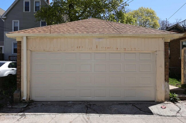 1818-1820-1820 E Newberry Blvd in Milwaukee, WI - Building Photo - Building Photo