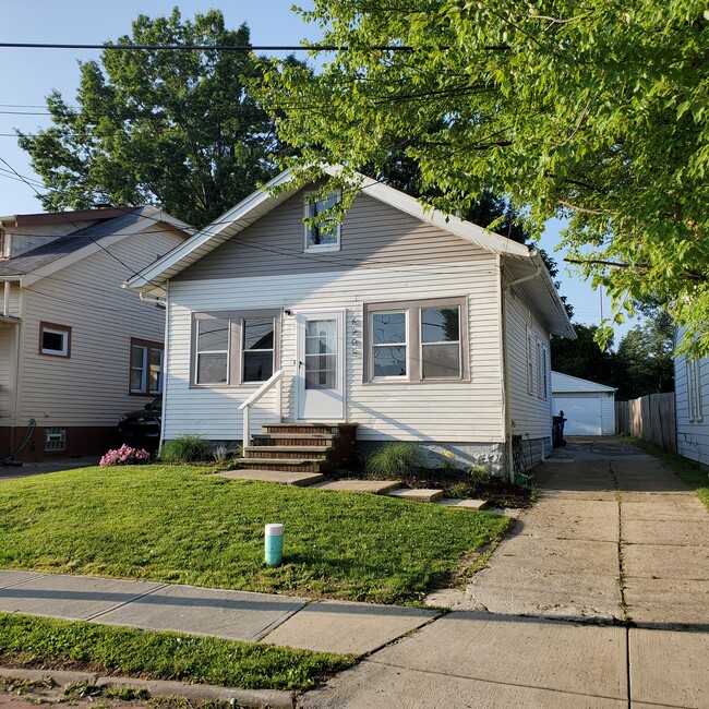 6805 Flowerdale Ave, Unit Front