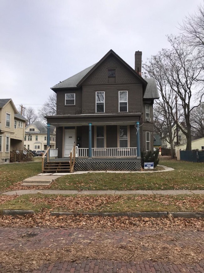 835 22nd St Apartments and Nearby Rock Island Apartments For Rent