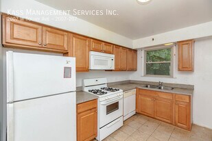 2007 W Touhy Ave in Chicago, IL - Building Photo