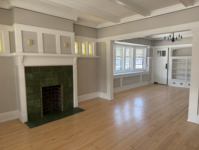 2000 E Newberry Blvd, Unit Lower