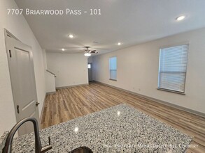 7707 Briarwood Pass-Unit -101 in San Antonio, TX - Building Photo - Building Photo