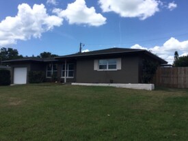 2311 Duncan Dr in Belleair Bluffs, FL - Building Photo
