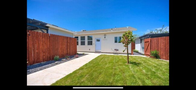 209 Wainwright Ct-Unit -B in Sacramento, CA - Building Photo - Building Photo