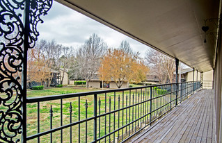 Cambridge Place in Fayetteville, AR - Building Photo