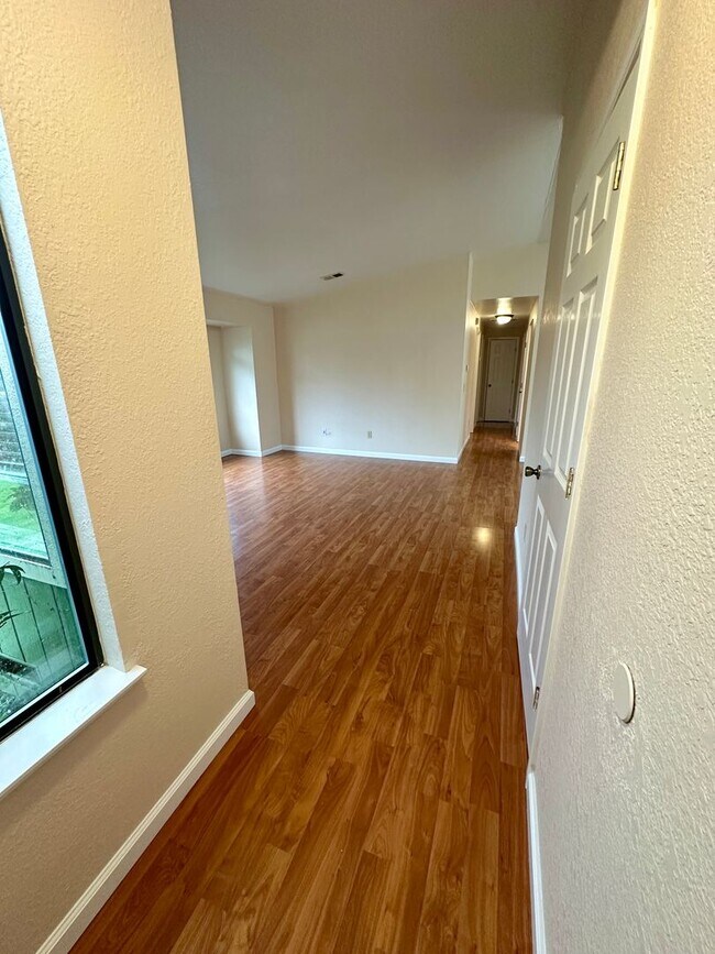 1990 Sycamore Ct in Mckinleyville, CA - Building Photo - Building Photo