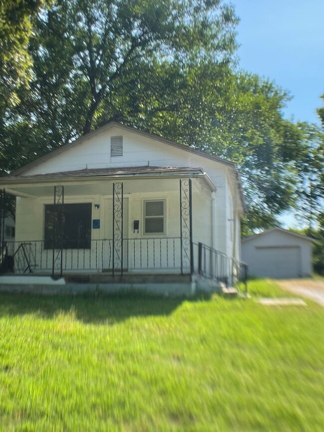 property at 804 S 4th St