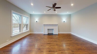 1027 E Hyde Park Blvd in Chicago, IL - Building Photo - Building Photo