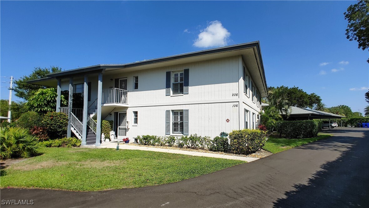 3300 Binnacle Dr in Naples, FL - Building Photo