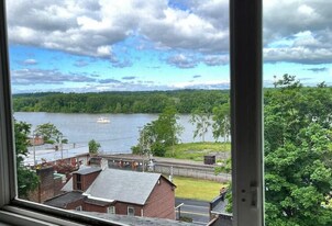 24 1st St, Unit N in Castleton On Hudson, NY - Building Photo