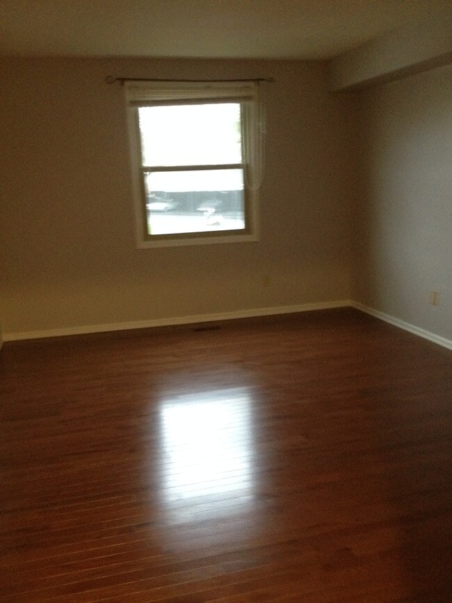 property at 991 Manor Ln