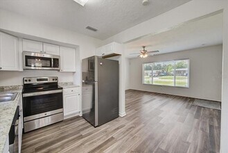 175 11th Ave SW in Largo, FL - Building Photo - Building Photo