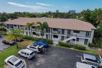 2140 NE 56th St in Fort Lauderdale, FL - Foto de edificio - Building Photo