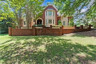 200 River Bluff Pkwy in Roswell, GA - Building Photo
