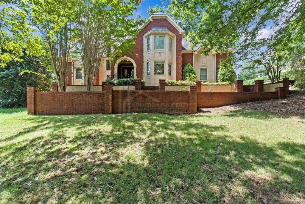 200 River Bluff Pkwy in Roswell, GA - Building Photo