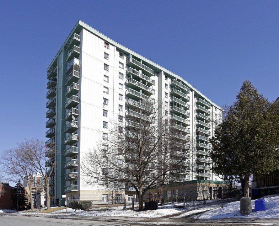 Charlotte Place in Ottawa, ON - Building Photo