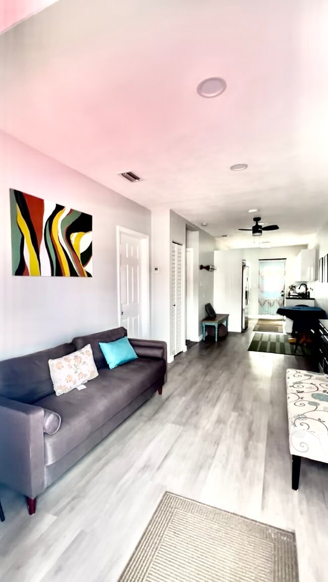 2820 SW 1st St, Unit 2820 Room B in Miami, FL - Building Photo - Building Photo