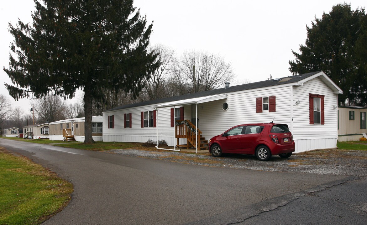 Lillibridge Village in West Middlesex, PA - Building Photo